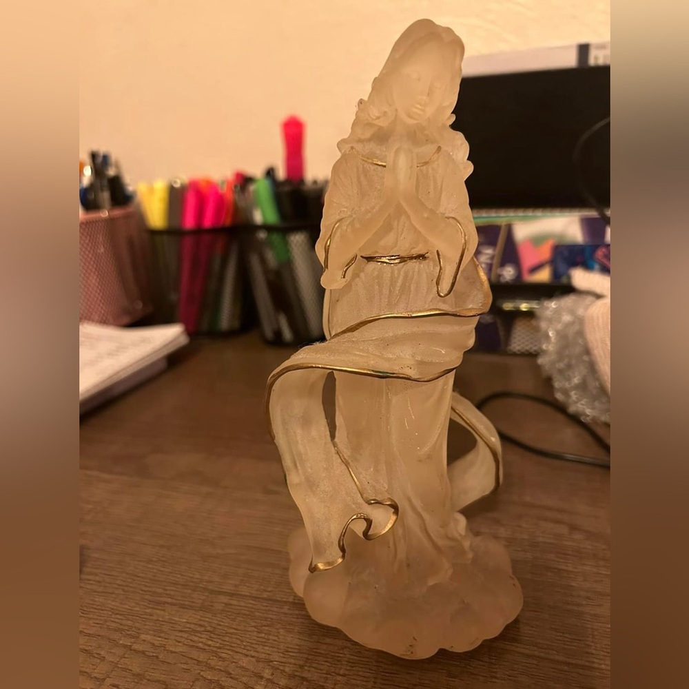 Angel figurine